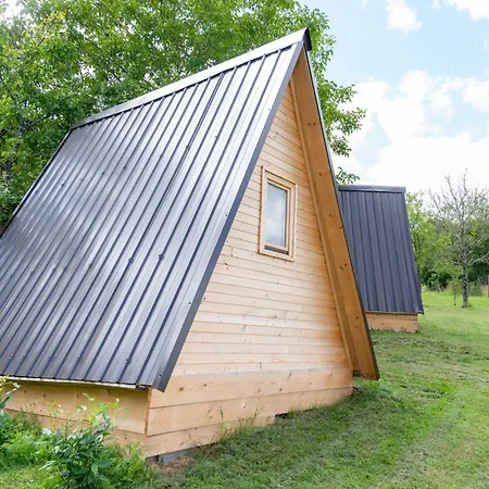 Glamping Brundo - Tents And With Sauna & Jacuzzi Lüks kamp alanı Kostel