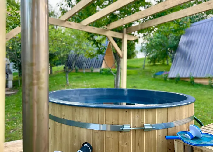 Lüks kamp alanı Glamping Brundo - Tents And With Sauna & Jacuzzi Kostel