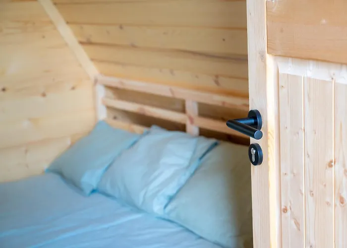 Glamping Brundo - Tents And With Sauna & Jacuzzi 豪华帐篷 Kostel