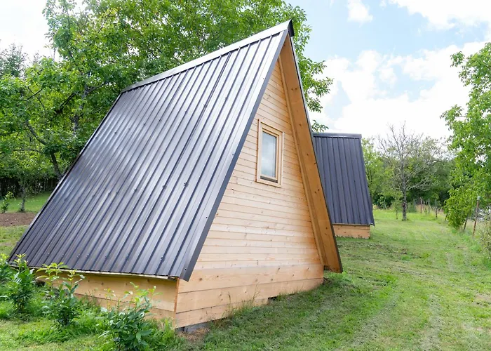 Glamping Brundo - Tents And With Sauna & Jacuzzi Lüks kamp alanı Kostel