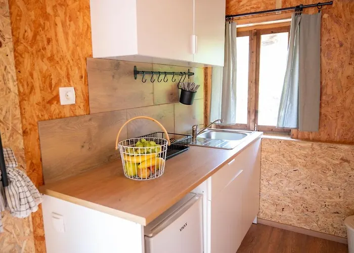 Glamping Brundo - Tents And With Sauna & Jacuzzi 豪华帐篷